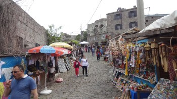 Assos en de vele stalletjes