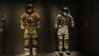 De astronauten pakken